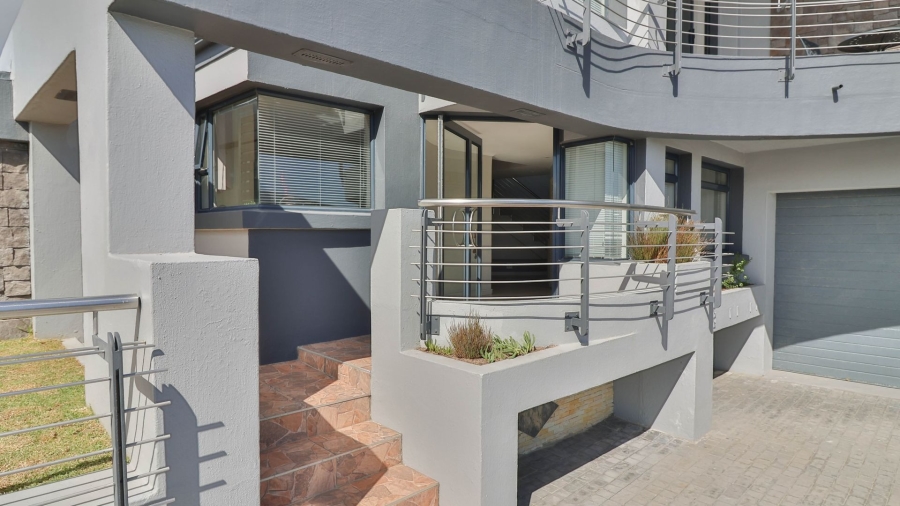 4 Bedroom Property for Sale in Perlemoenbaai Western Cape